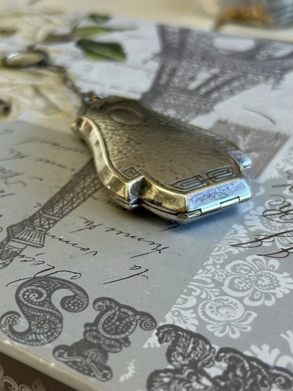Antique Vintage Coin Purse Compact on Finger Chain